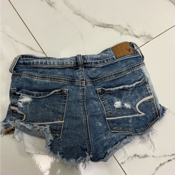 American Eagle Distressed Denim Women Shorts Size 2 - Picture 2 of 3